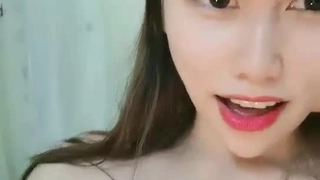 高颜值骚浪美女主动自拍操逼片