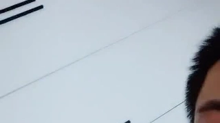 女主想象着被男人舔逼，竟然自行喷水了