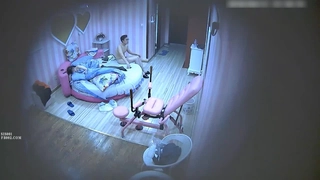 按摩他的鸡巴，手工作和口交，我嘴里有很多精液