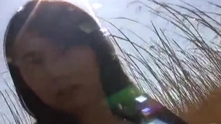 我无法抗拒舔她的阴蒂和阴道,而她伸展了