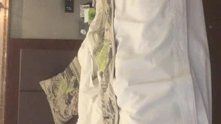 泰国电影荷尔蒙迷奸系列-情趣床轮操4P良家女友 边自拍边爆操