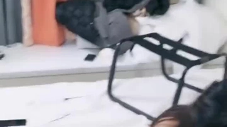 蛙哥大街上搭讪打车的巨奶妹 车中调侃给吃鸡巴