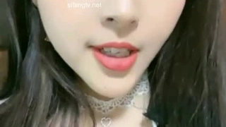 师范学院大眼睛美女终于追到手平时装清纯没想到口活这么厉害啪啪很能叫唤听声就受不了了国语1080P原版