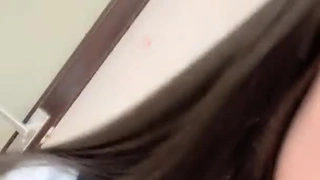 二哥午夜探花约了个少妇啪啪，沙发摸逼口交再到床上大力猛操