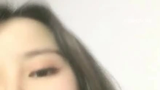 拉丁裔少女Savannah Sixx在淫荡的遭遇中脱光衣服并撕裂她的兄弟